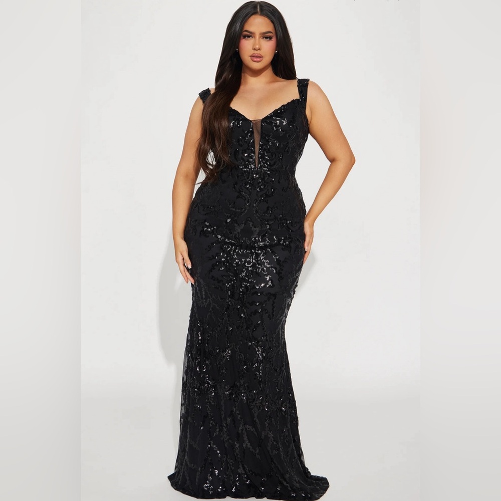 FashionNOVA formal black dress
2XL New with Tags